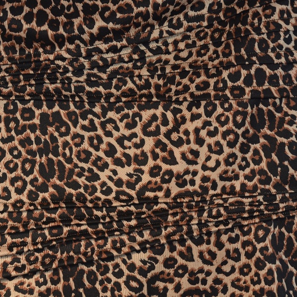 Lepoard It has small pleats in the body of Miniskirt. Stretch SZ 12 Qed London - Picture 4 of 5